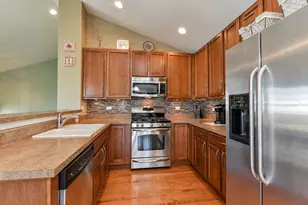 250 Devoe Dr, Oswego, IL 60543 - Photo 8