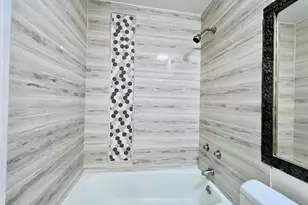7033 N Kedzie Ave, Chicago, IL 60645 - Photo 12