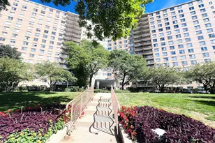 7033 N Kedzie Ave, Chicago, IL 60645 - Photo 1