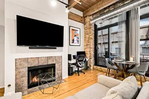375 W Erie St, Chicago, IL 60654 - Photo 8