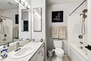 375 W Erie St, Chicago, IL 60654 - Photo 16