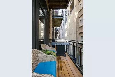 375 W Erie Street #221, Chicago, IL 60654 - Photo 18