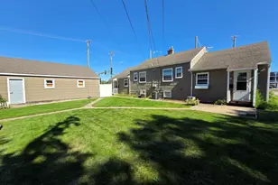 1725 Locust St, Sterling, IL 61081 - Photo 2