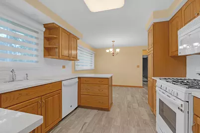 864 Pinehurst Lane, Schaumburg, IL 60193 - Photo 4