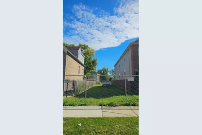 833 N Ridgeway Avenue, Chicago, IL 60651 - Photo 2