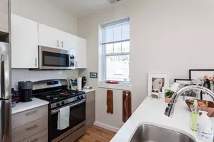 1740 W Henderson St, Chicago, IL 60657 - Photo 10