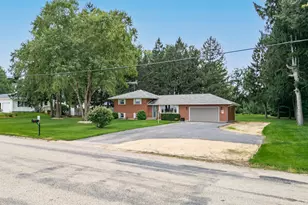 2292 N Leaf River Rd, Mount Morris, IL 61054 - Photo 46
