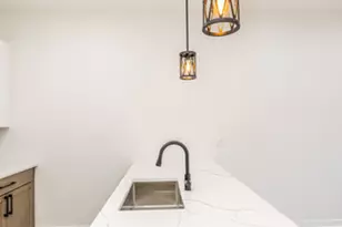 1052 N Central Park Ave, Chicago, IL 60651 - Photo 10