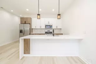 1052 N Central Park Ave, Chicago, IL 60651 - Photo 4