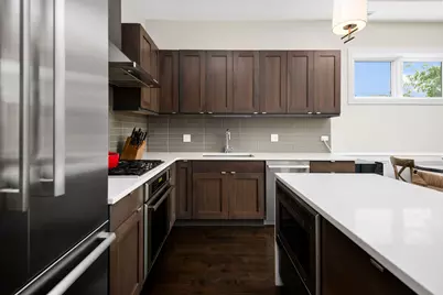 2147 N Southport Avenue #3, Chicago, IL 60614 - Photo 8