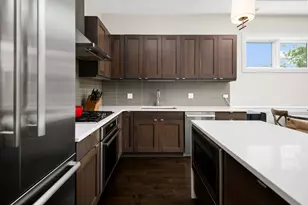 2147 N Southport Ave, Chicago, IL 60614 - Photo 8
