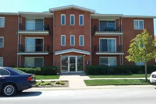 10840 S Kilpatrick Ave, Oak Lawn, IL 60453 - Photo 2