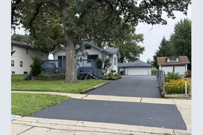 414 W Park Avenue, Round Lake, IL 60073 - Photo 4
