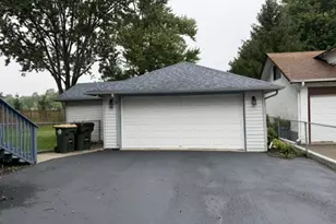 414 W Park Ave, Round Lake, IL 60073 - Photo 6