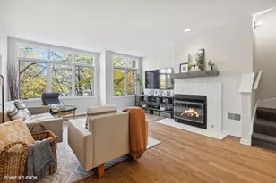2715 N Janssen Ave, Chicago, IL 60614 - Photo 2
