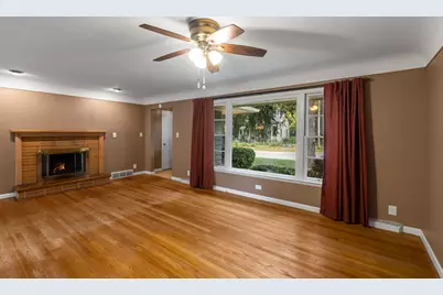 27 Francis Avenue, Crystal Lake, IL 60014 - Photo 2