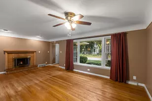 27 Francis Ave, Crystal Lake, IL 60014 - Photo 2
