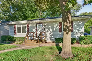 335 S Mazon St, Coal City, IL 60416 - Photo 2