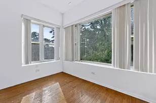1942 E 72nd Pl, Chicago, IL 60649 - Photo 6