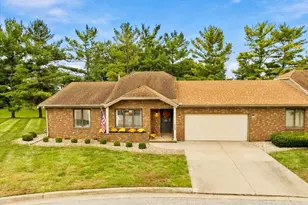 113 Manor Cir, Bloomington, IL 61704 - Photo 2