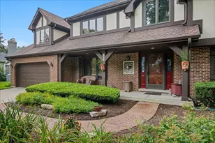808 Lyndhurst Ct, Naperville, IL 60563 - Photo 2