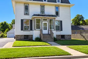 330 W Sycamore Street W, Sycamore, IL 60178 - Photo 1