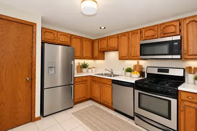106 Stirling Lane #Z2, Schaumburg, IL 60194 - Photo 4