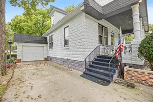 708 E Elm St, Fairbury, IL 61739 - Photo 2