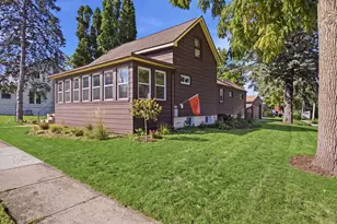 493 E Exchange St, Sycamore, IL 60178 - Photo 2
