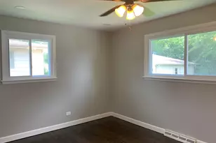 1114 N Crabtree Ln, Mount Prospect, IL 60056 - Photo 8