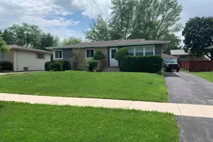 1114 N Crabtree Ln, Mount Prospect, IL 60056 - Photo 1