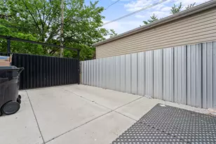 614 N Troy St, Chicago, IL 60612 - Photo 24