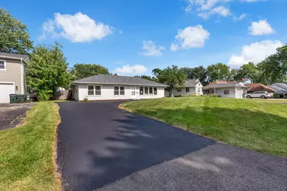 727 Skyline Drive, Barrington, IL 60010 - Photo 2