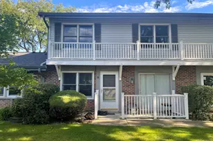 203 Emerson Ct, Bloomingdale, IL 60108 - Photo 2