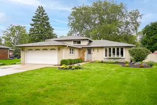 9S125 Florence Ave, Downers Grove, IL 60516 - Photo 2