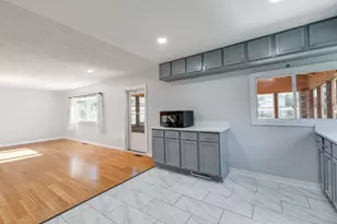 5810 Easton Ct, Hanover Park, IL 60133 - Photo 10
