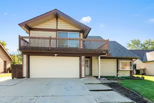 5810 Easton Ct, Hanover Park, IL 60133 - Photo 2