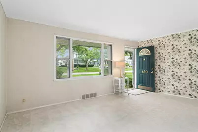 139 N Hager Avenue, Barrington, IL 60010 - Photo 2