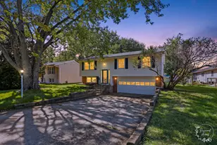 477 N Van Buren Ave, Bradley, IL 60915 - Photo 1
