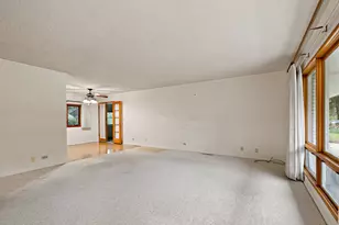 320 N Alfred Ave, Elgin, IL 60123 - Photo 6
