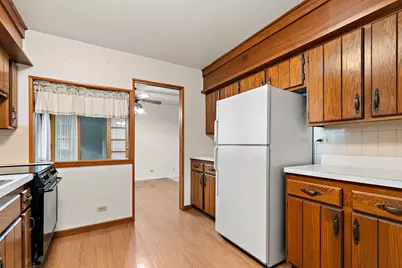 320 N Alfred Avenue, Elgin, IL 60123 - Photo 14