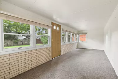 320 N Alfred Avenue, Elgin, IL 60123 - Photo 10