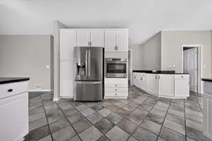 17 Chapel Hill Ct, Westmont, IL 60559 - Photo 10
