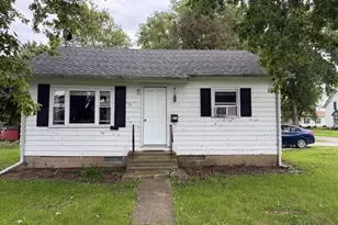 314 W 2nd St, Gilman, IL 60938 - Photo 2