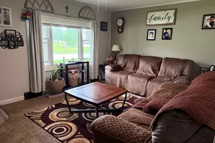 314 W 2nd St, Gilman, IL 60938 - Photo 6