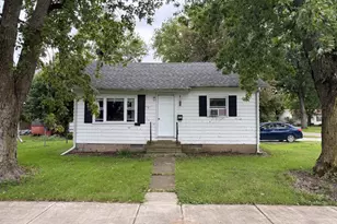 314 W 2nd St, Gilman, IL 60938 - Photo 1