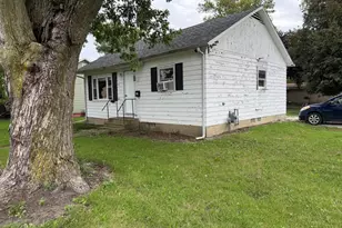 314 W 2nd St, Gilman, IL 60938 - Photo 4