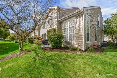 1423 Walnut Hill Avenue #1423, Saint Charles, IL 60174 - Photo 2