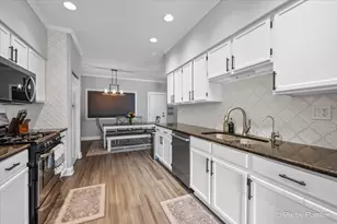 1423 Walnut Hill Ave, Saint Charles, IL 60174 - Photo 8