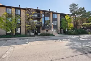 6177 Knoll Wood Rd, Willowbrook, IL 60527 - Photo 1